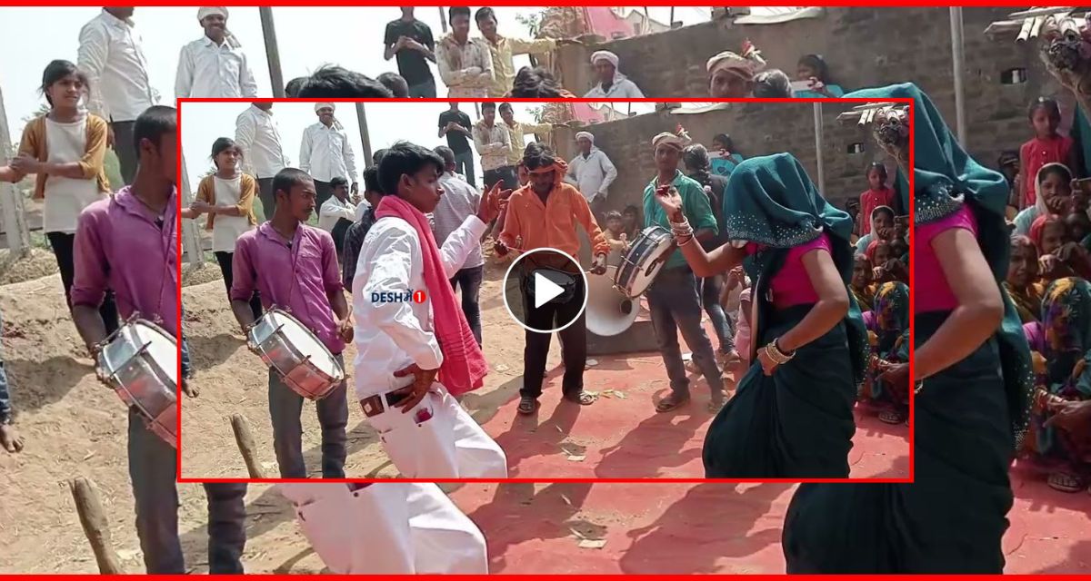 The bride and groom did a back-to-back dance in front of everyone