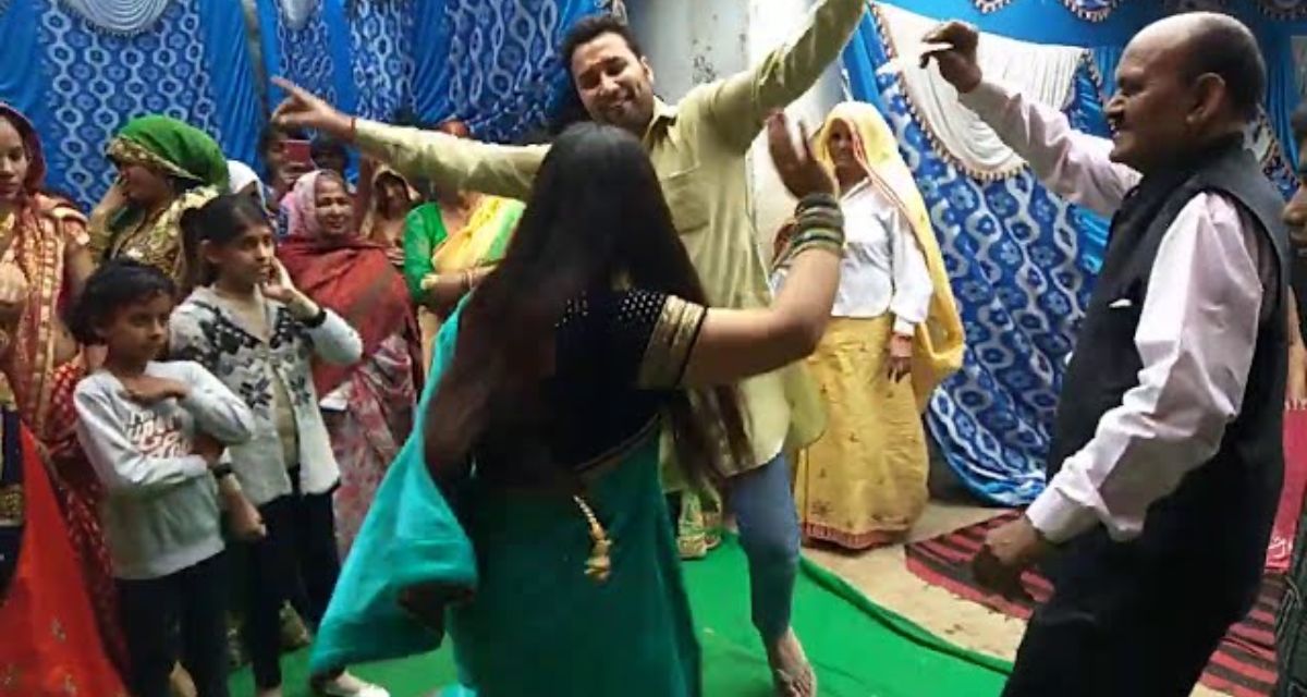 Brother and sister-in-law created such a dance in the wedding, seeing which the guests got lost