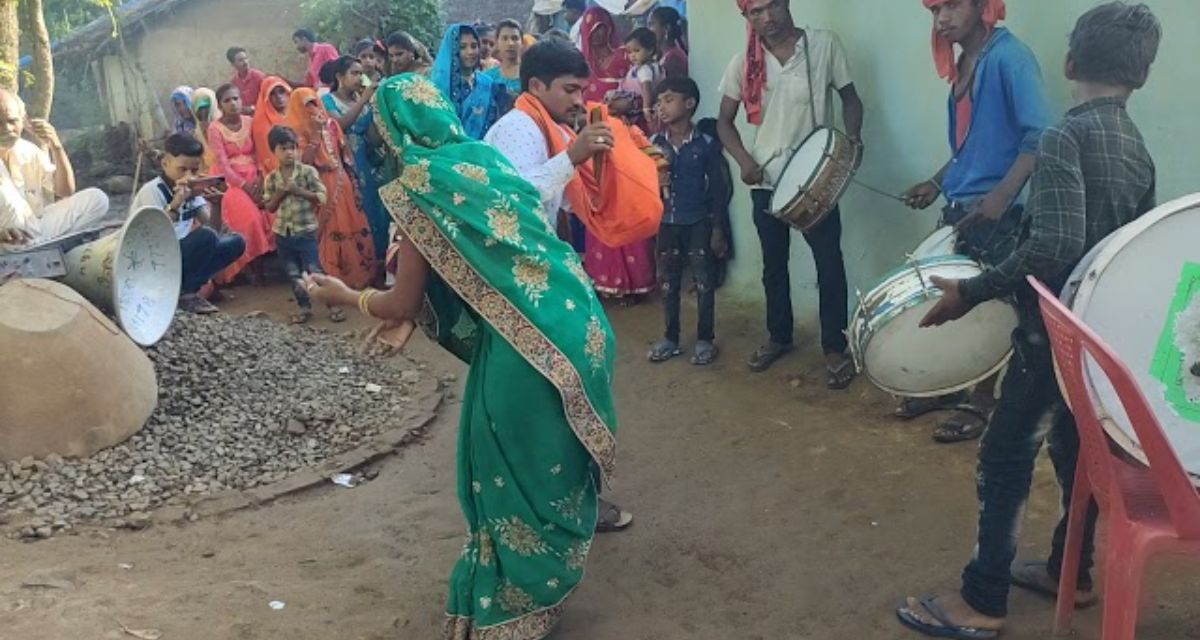 Video of tremendous dance on Bollywood's famous song in Dhol Baje went viral